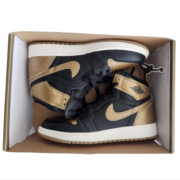 Big Kids' Air Jordan Retro 1 High - Kid's Size 5.5 / Women's Size 7 - Picture 6 of 7